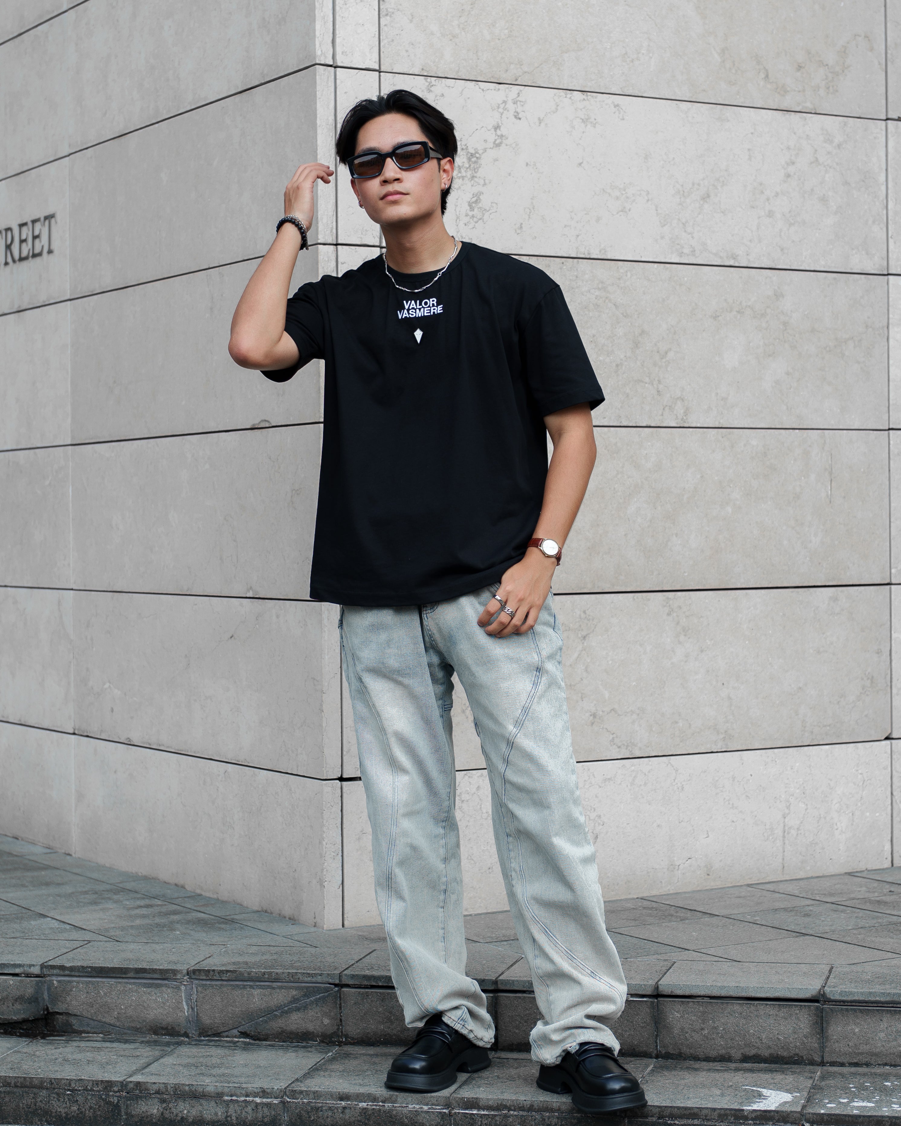 'De Emblem' TEE - VALOR VASMERE
