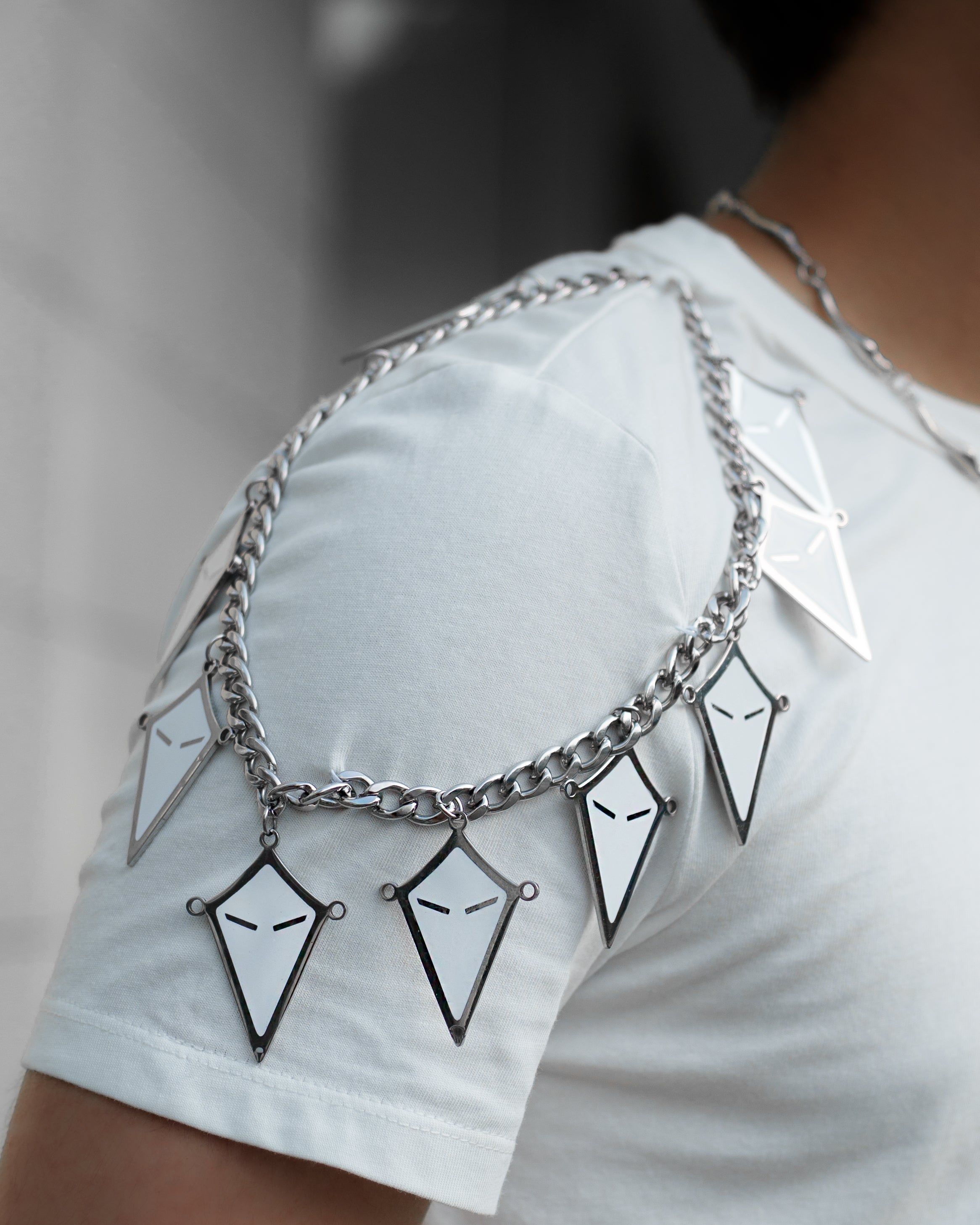 'CROWNAX' METAL CHAIN DRAPED TEE - VALOR VASMERE