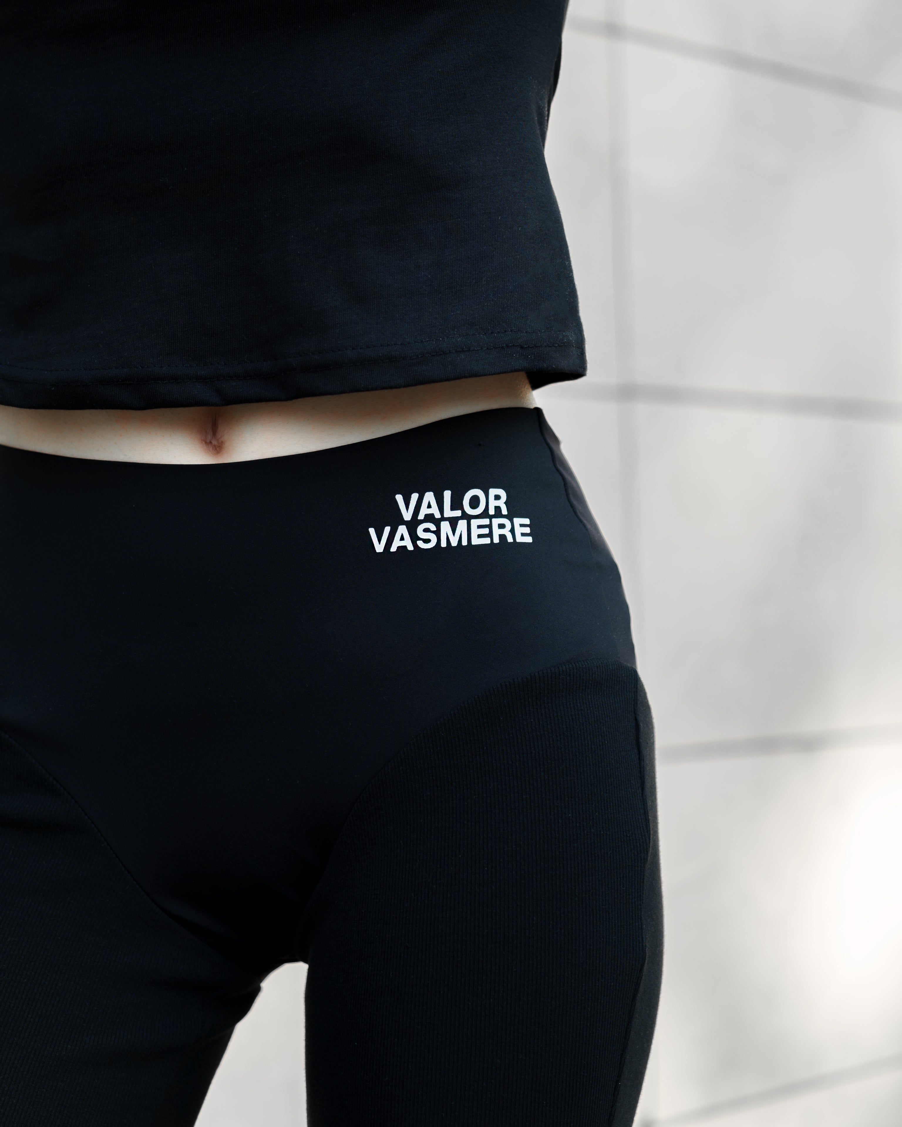 'false flare?' FLARE LEGGINGS - VALOR VASMERE